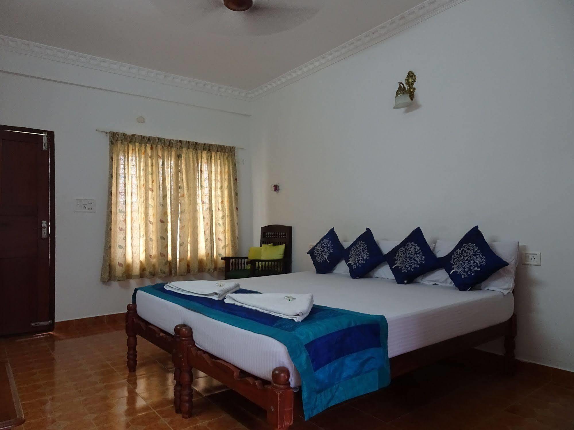 Cosy Regency Bed & Breakfast Alappuzha Exterior photo